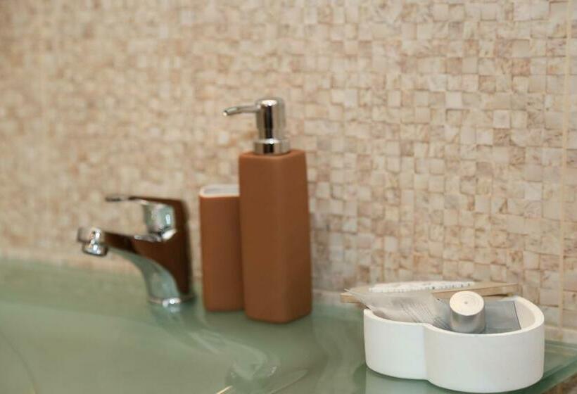 غرفة قياسية, Oli House