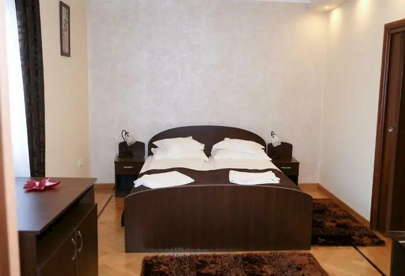 Standard-huone, Oli House
