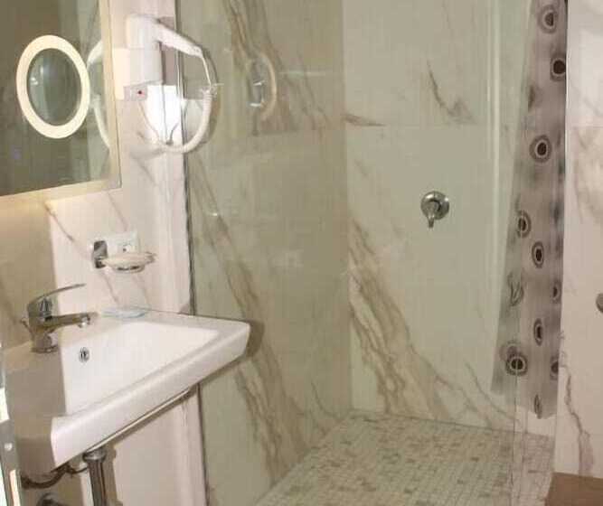 חדר סטנדרט לארבעה נוף לים, Palmanova Beach Mardok