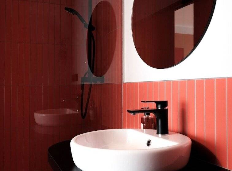 חדר סטנדרט לארבעה, The Dot | 24/7 Checkin