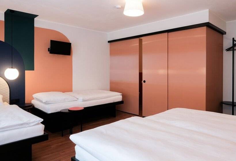 חדר סטנדרט לארבעה, The Dot | 24/7 Checkin