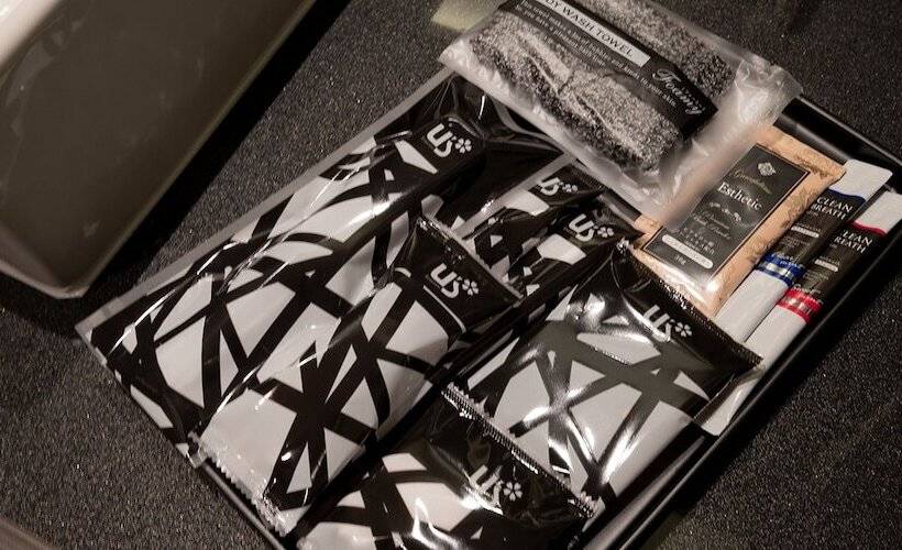 스탠다드 룸, U S Kouroen