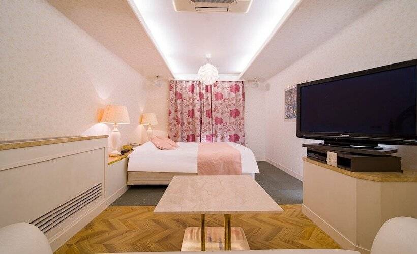 디럭스 룸, U S Kouroen