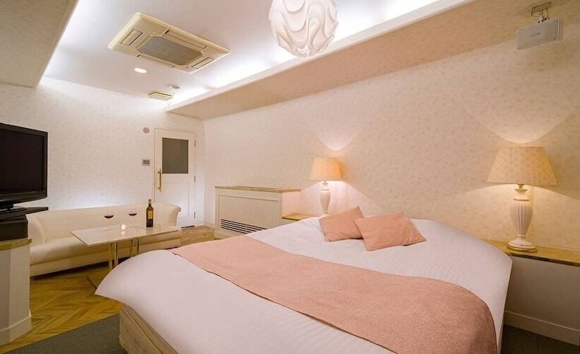 디럭스 룸, U S Kouroen