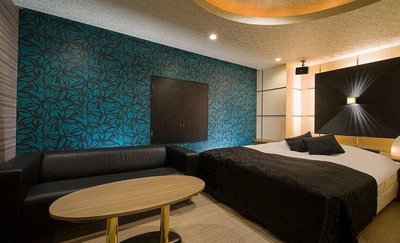 디럭스 룸, U S Kouroen