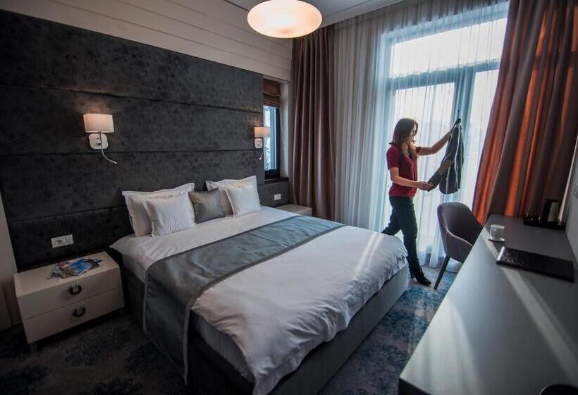 חדר סטנדרט עם מרפסת, Element