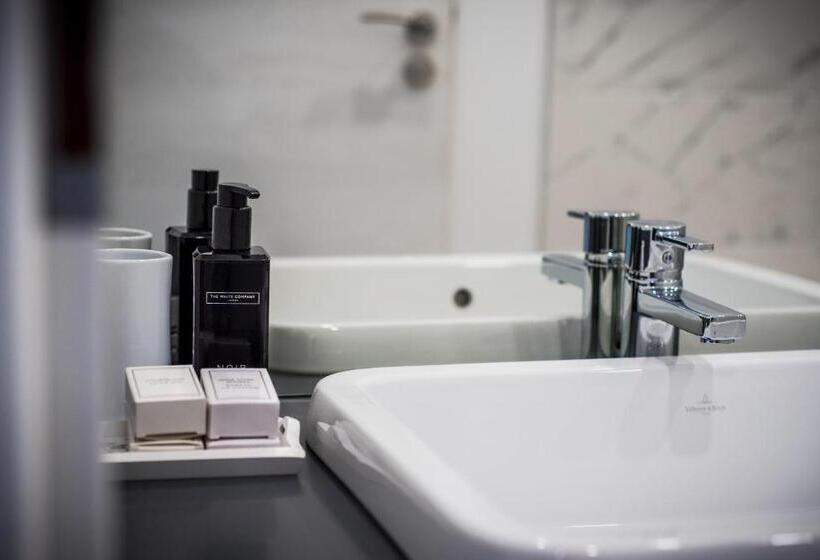 סוויטה דלוקס, Element