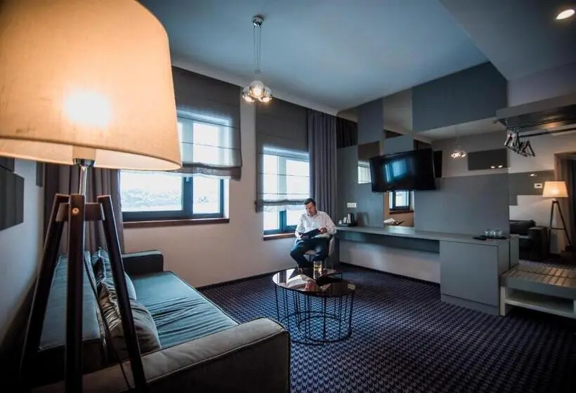 Suite Deluxe, Element