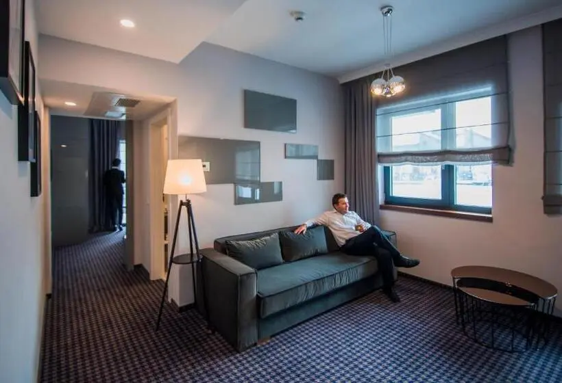 Suite Deluxe, Element
