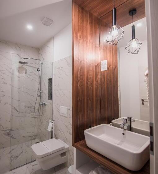 סוויטה דלוקס, Element