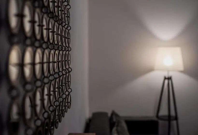Suite Deluxe, Element