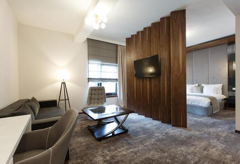 סוויטה דלוקס, Element