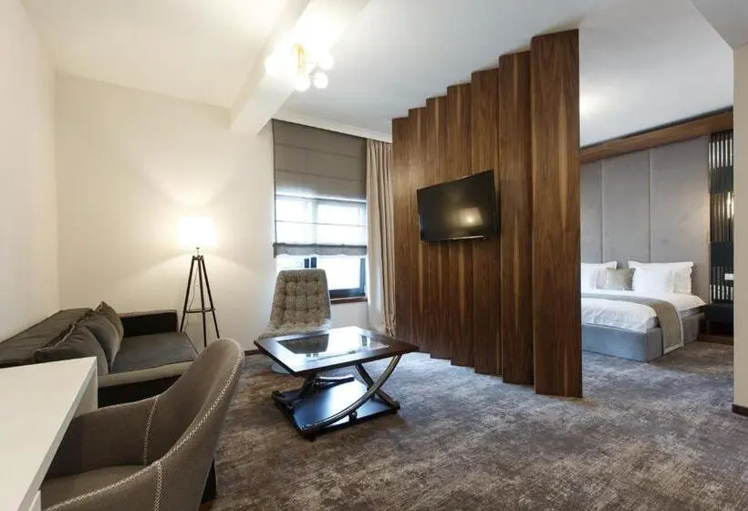 Suite Deluxe, Element