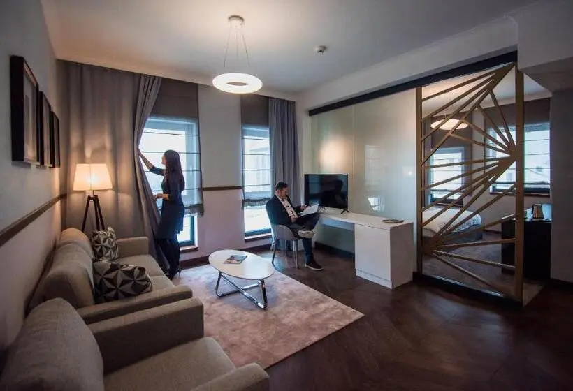 Suite Deluxe, Element
