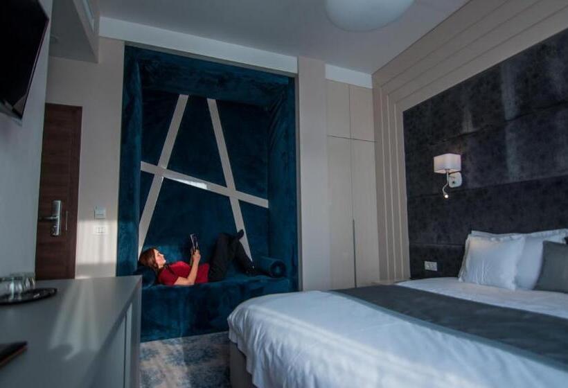 חדר סטנדרט, Element