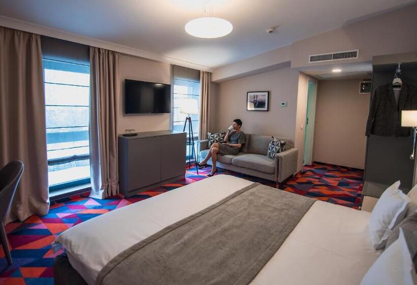 חדר סטנדרט, Element