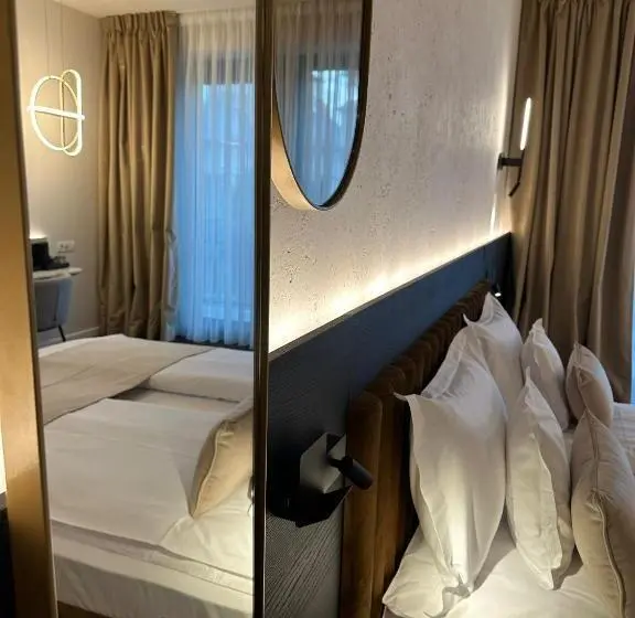 Cameră Deluxe cu Balcon, Element