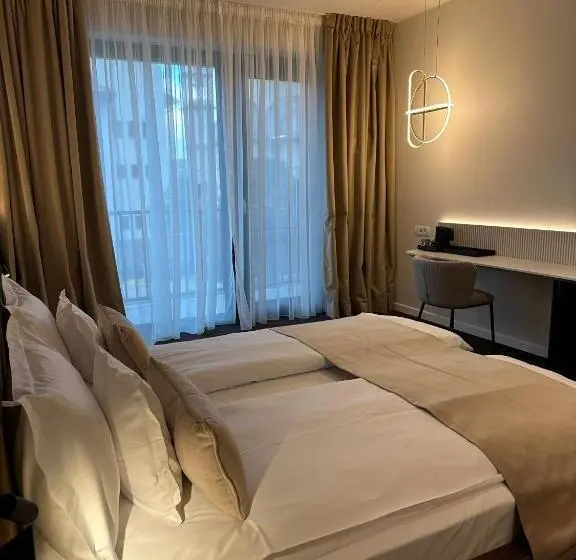 Cameră Deluxe cu Balcon, Element