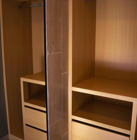 اتاق لوکس سه تخته, Hostal El Mirador