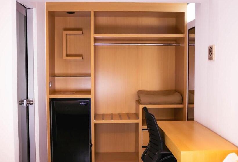 اتاق لوکس سه تخته, Hostal El Mirador