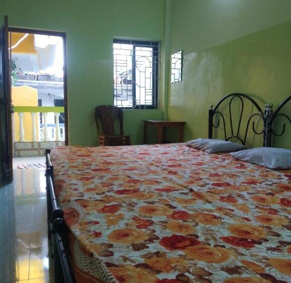 Pokój Klasyczny Czteroosobowy, Luiza Guest House