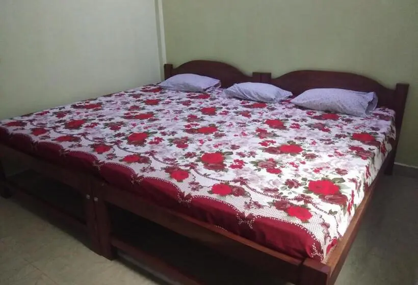 デラックスの4人部屋, Luiza Guest House
