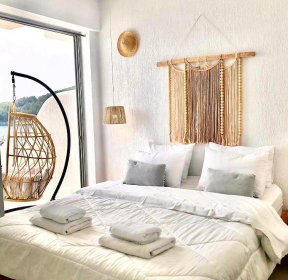 Quarto Superior Vista Mar com Varanda, Geo & Art Boutique