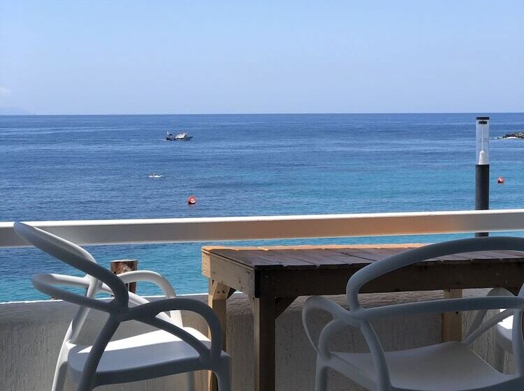 Quarto Triplo Deluxe Vista Mar, Geo & Art Boutique