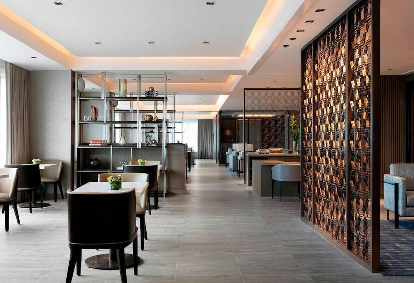 اتاق لوکس, Clark Marriott