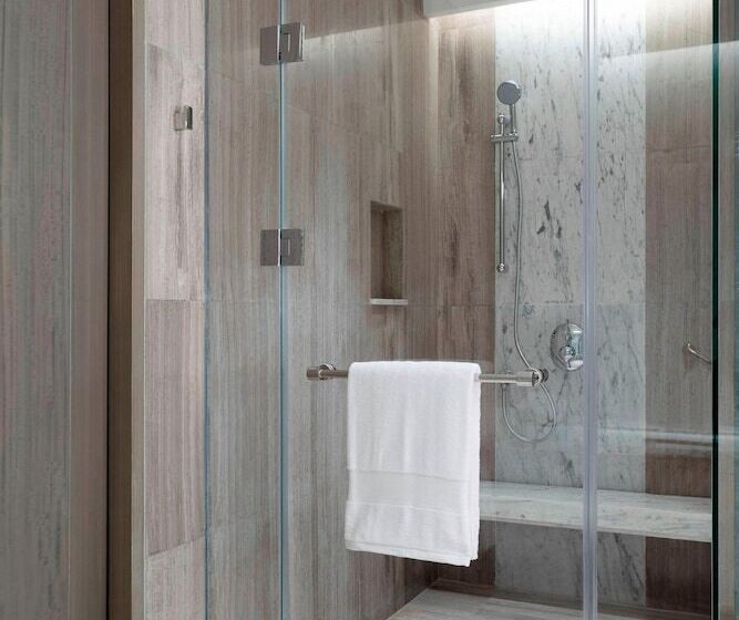 اتاق لوکس, Clark Marriott