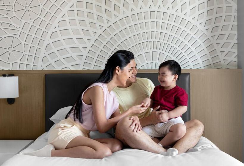 اتاق لوکس با بالکن, Clark Marriott