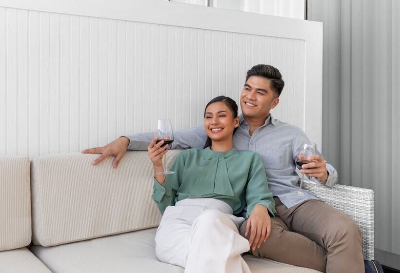 اتاق لوکس با بالکن, Clark Marriott