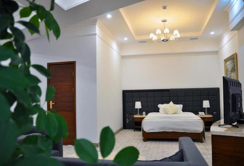 سوییت خانوادگی, Parliament Palace