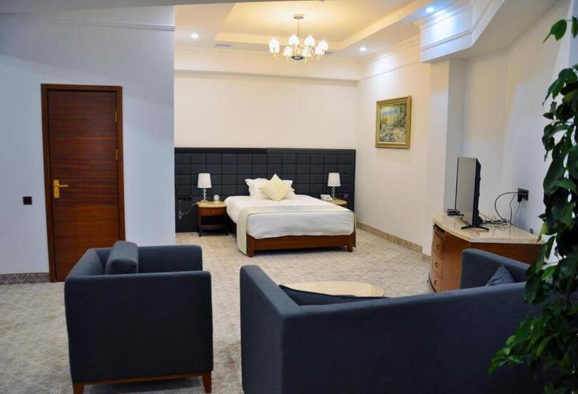 سوییت خانوادگی, Parliament Palace