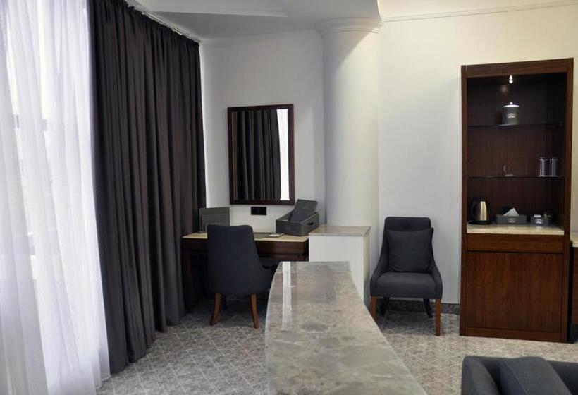 اتاق لوکس سه تخته, Parliament Palace