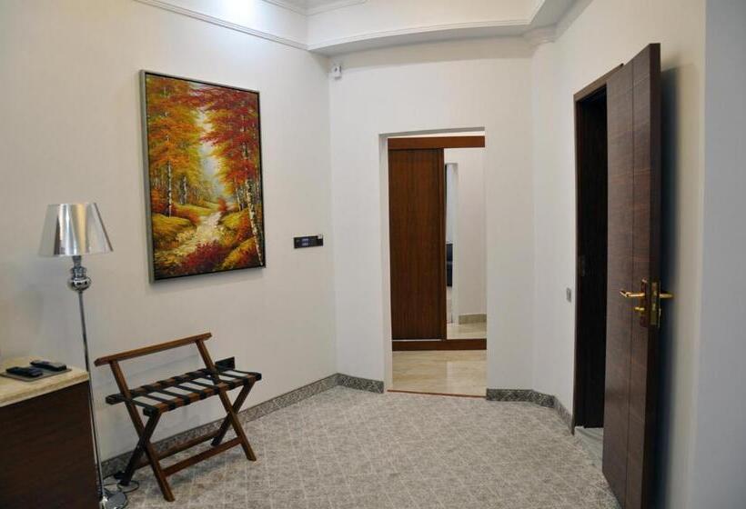 اتاق لوکس سه تخته, Parliament Palace