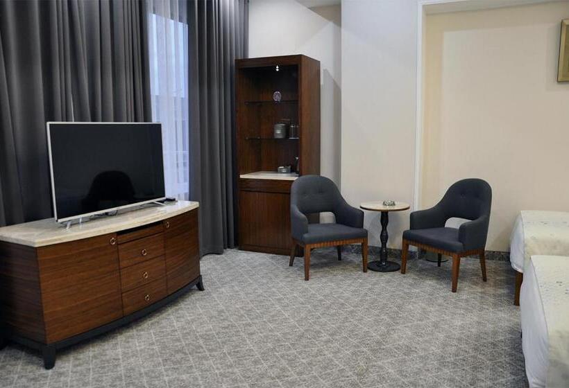 اتاق استاندارد سه نفره, Parliament Palace