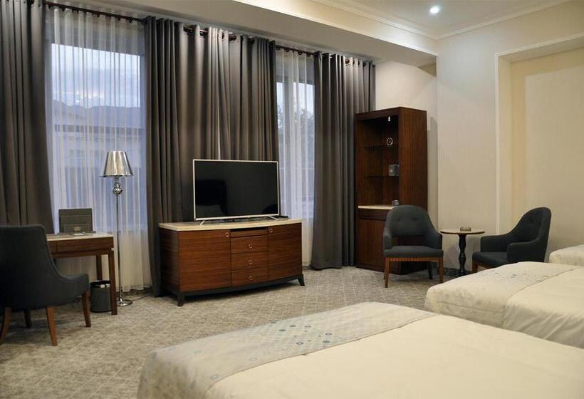 اتاق استاندارد سه نفره, Parliament Palace