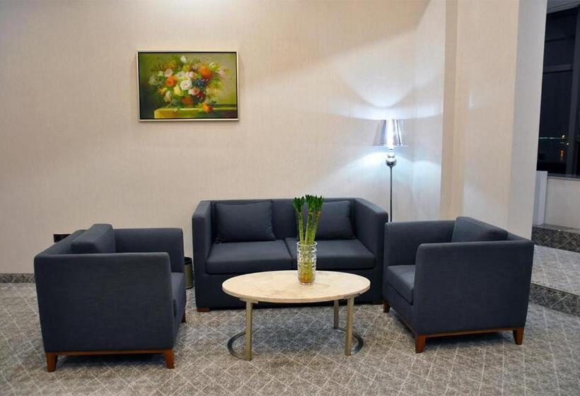 سوییت جونیور لوکس, Parliament Palace