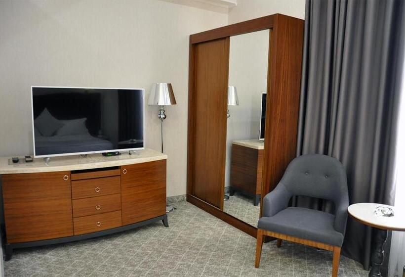 اتاق استاندارد یک نفره, Parliament Palace