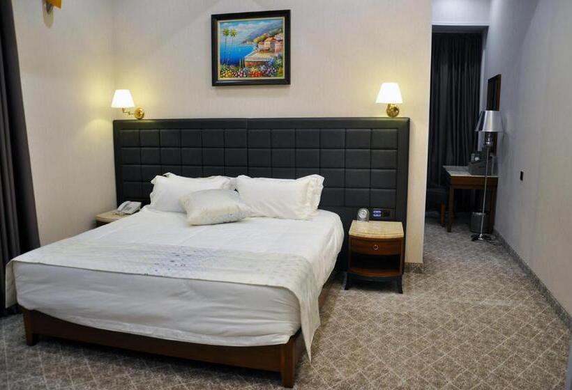 اتاق استاندارد یک نفره, Parliament Palace