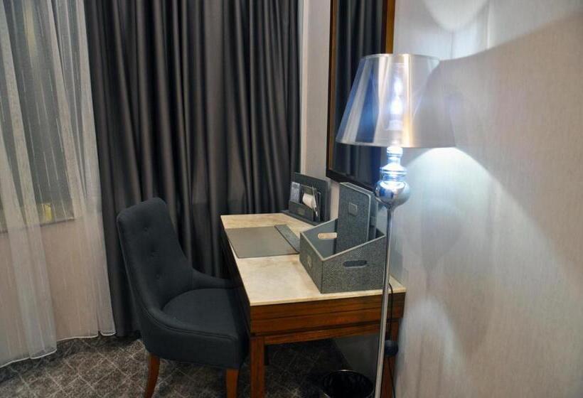 اتاق استاندارد یک نفره, Parliament Palace