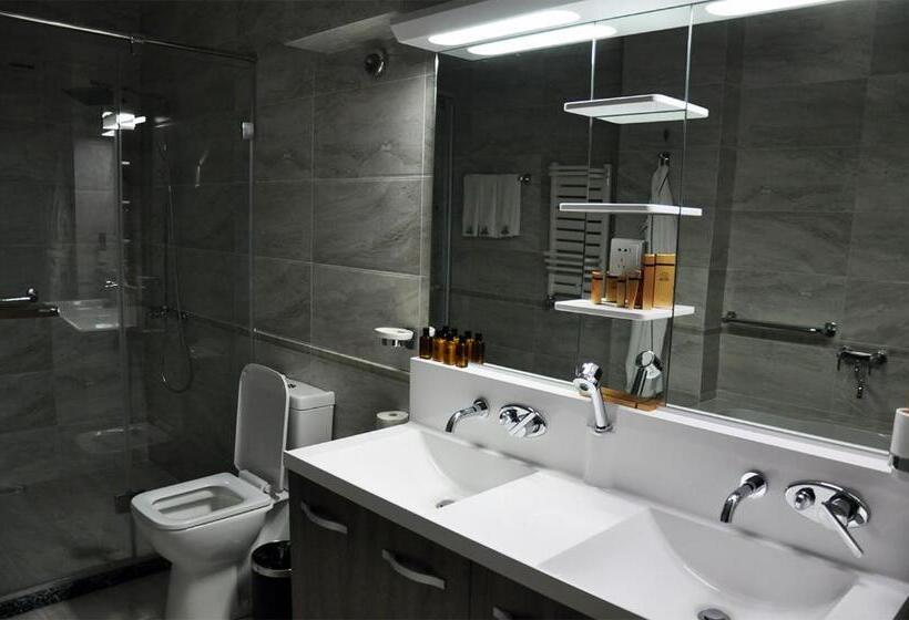 اتاق سوپریور سه تخته, Parliament Palace