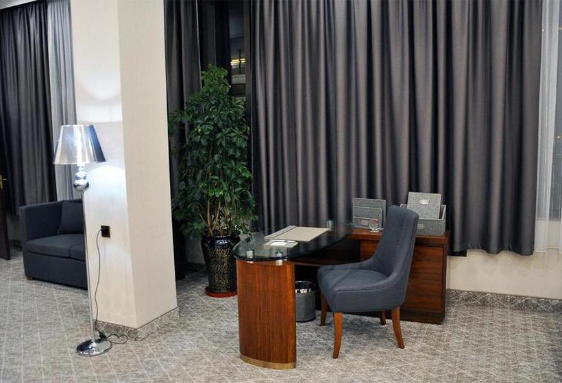 اتاق سوپریور سه تخته, Parliament Palace