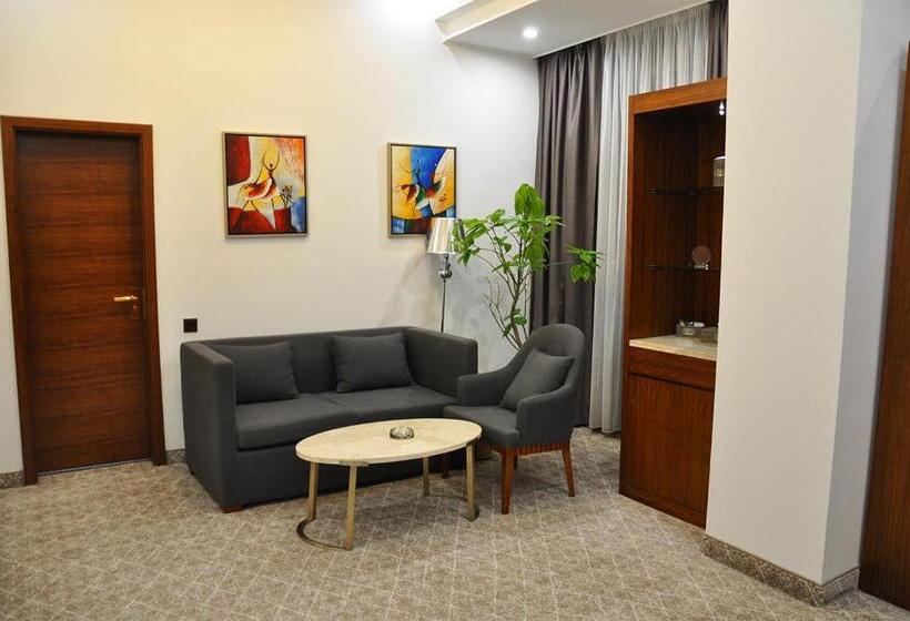 آپارتمان 1 خوابه, Parliament Palace