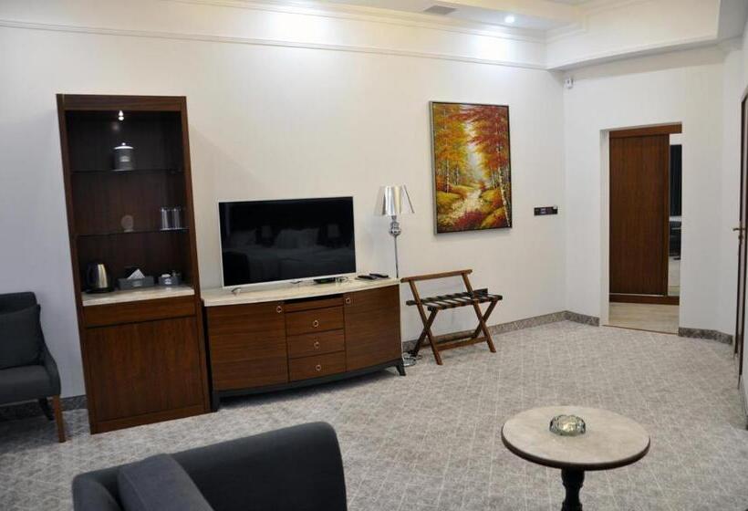 اتاق لوکس سه تخته, Parliament Palace