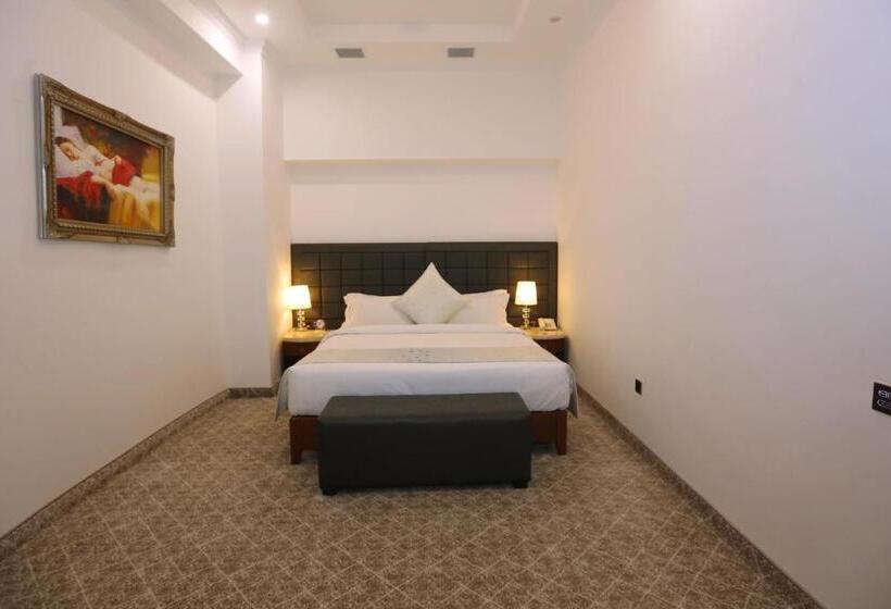 سوییت جونیور لوکس, Parliament Palace