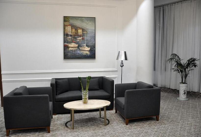 سوییت جونیور لوکس, Parliament Palace