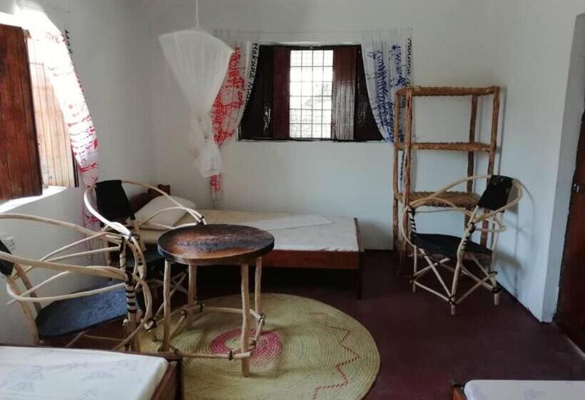 标准三人间共用浴室, Sunny House Paje Ii