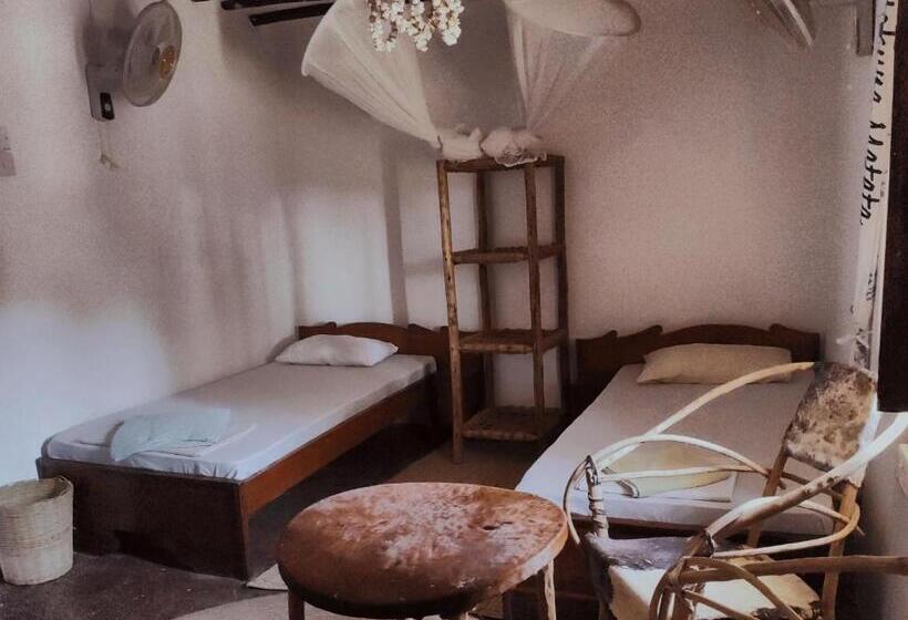 标准三人间共用浴室, Sunny House Paje Ii